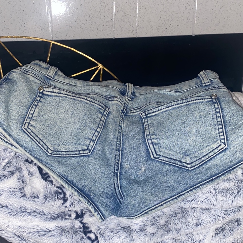 Forever 21 shorts light blue Jean material - Picture 2 of 6